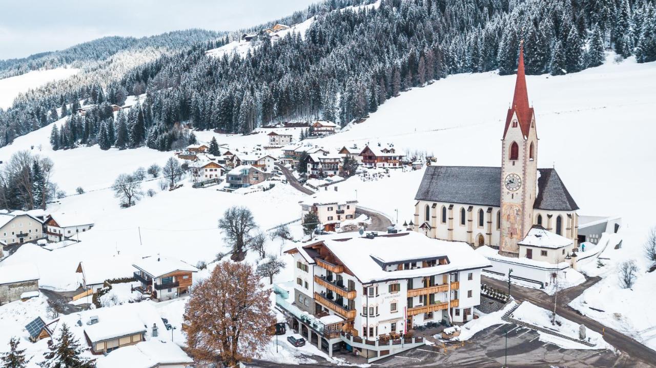 Hotel Kirchenwirt Dobbiaco Dış mekan fotoğraf