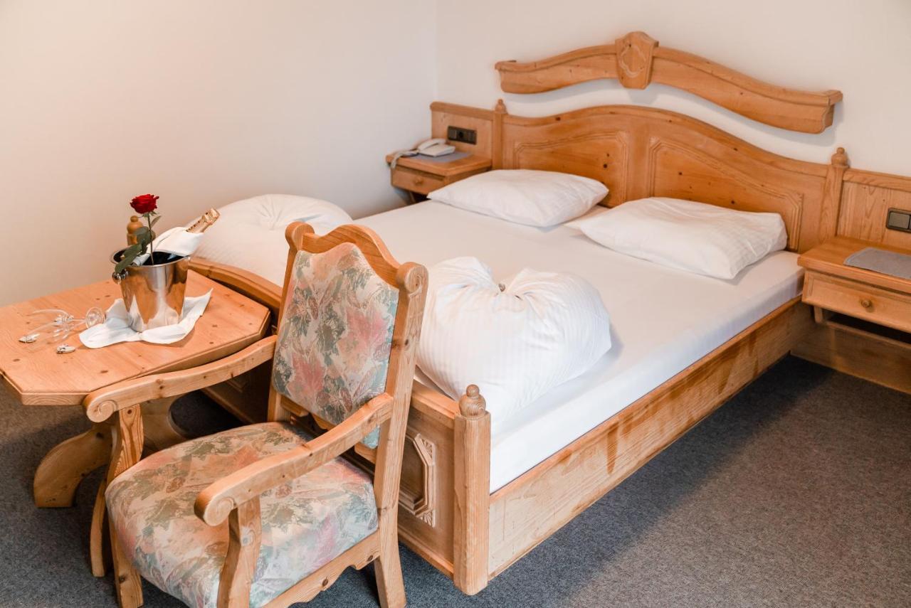 Hotel Kirchenwirt Dobbiaco Dış mekan fotoğraf