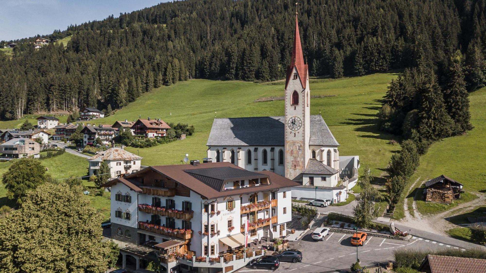 Hotel Kirchenwirt Dobbiaco Dış mekan fotoğraf