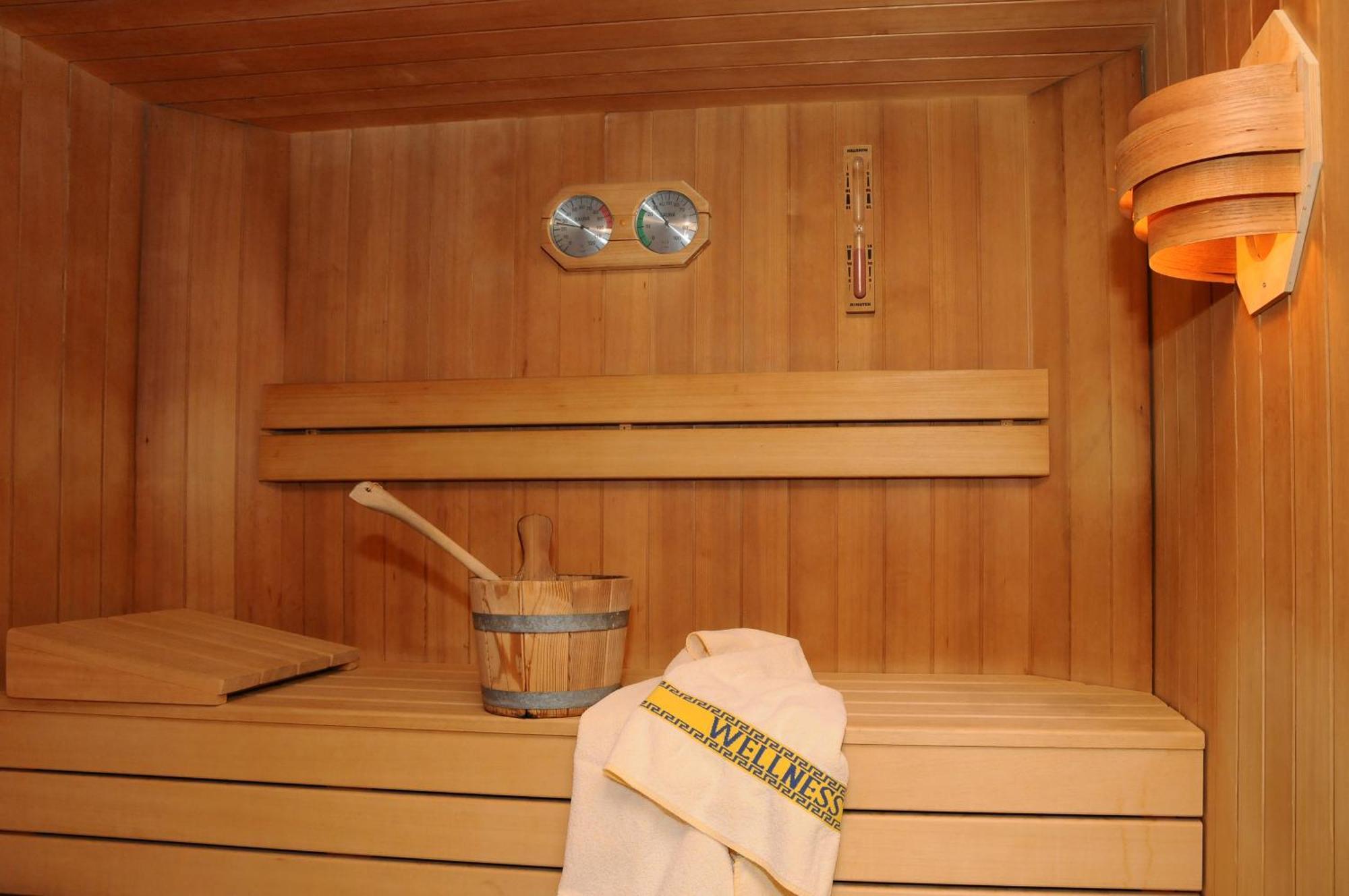 Hotel Kirchenwirt Dobbiaco Dış mekan fotoğraf